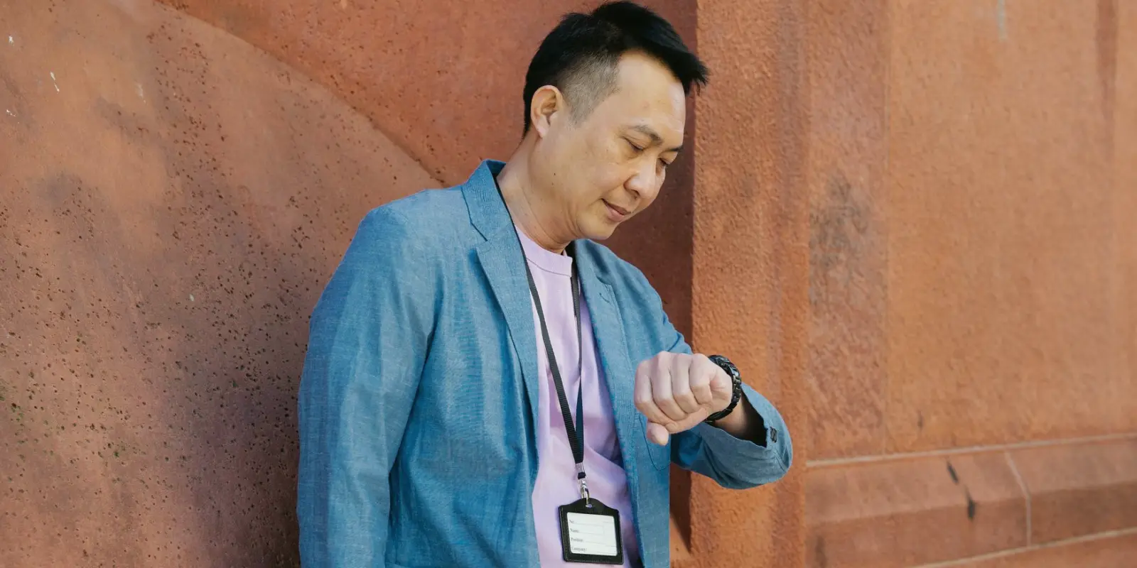 Kaj pomeni »časovni okvir« pri panelni razpravi in kako ga držati